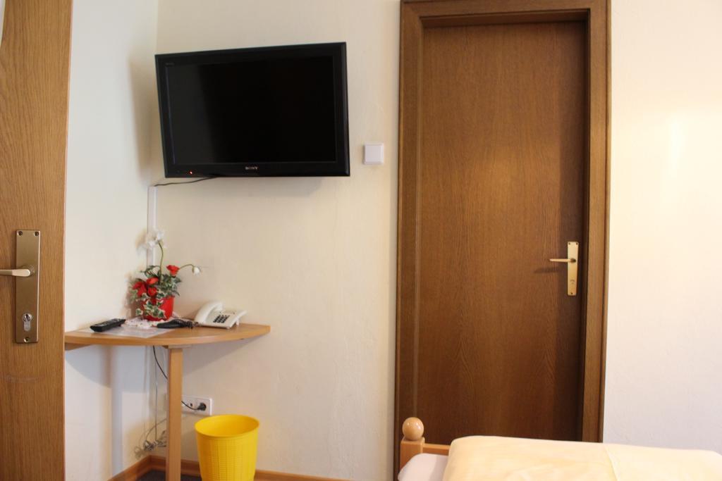 Gasthof-Hotel Winkler Muhldorf  Экстерьер фото